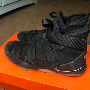 Lebron Soldier 11